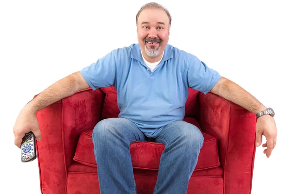 Mężczyzna w średnim wieku siedzi na fotel czerwony — Zdjęcie stockowe
