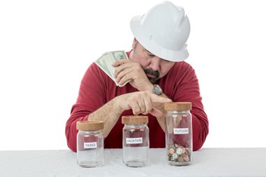 İnşaat işçisi para kullanımı üzerinde karar verir.