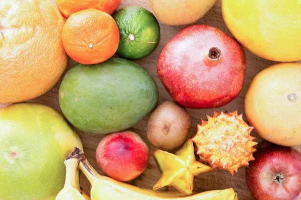 Bakgrund av olika citrusfrukter — Stockfoto