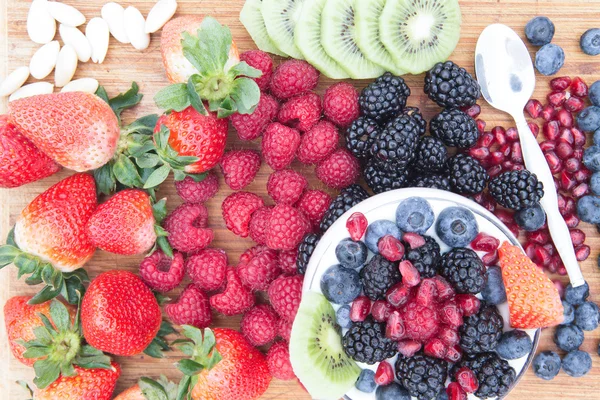 Delicious healthy berry fruit salad — Stock Photo, Image