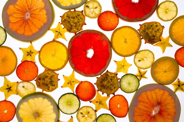 Vibrante sfondo di frutta fresca a fette traslucide — Foto Stock