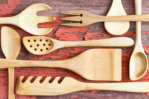 Bodegón arreglo de utensilios de cocina de madera —  Fotos de Stock