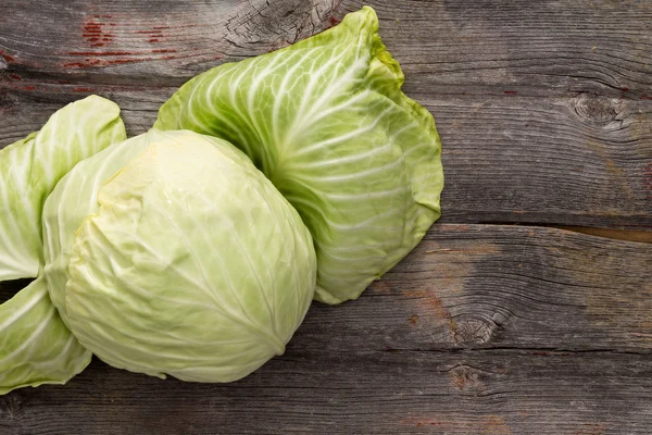 Fresh green cabbage on a wooden table — Stock Photo, Image