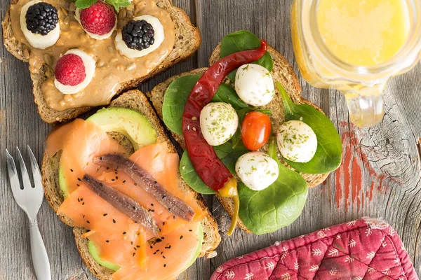 Selection of healthy picnic snacks — Stock Photo, Image