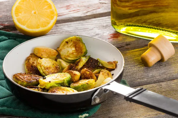 Succulent sauteed brussels sprouts — Stock Photo, Image