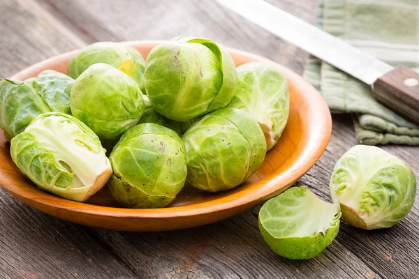 Bowl of fresh uncooked brussels sprouts — Stockfoto