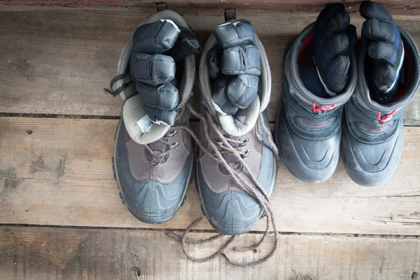 Adult snow boots alongside those of a child — Stock Photo, Image