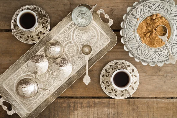 전통적인 터키식 커피를 마시고 — 스톡 사진