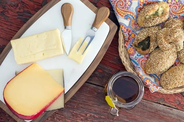 Havarti, manchego en gouda kaas — Stockfoto