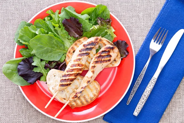 Grilled meat on stick with vegetables — Stock Photo, Image