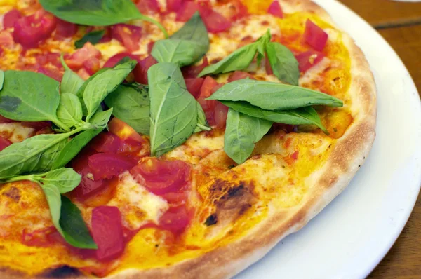 Pizza italiana auténtica —  Fotos de Stock