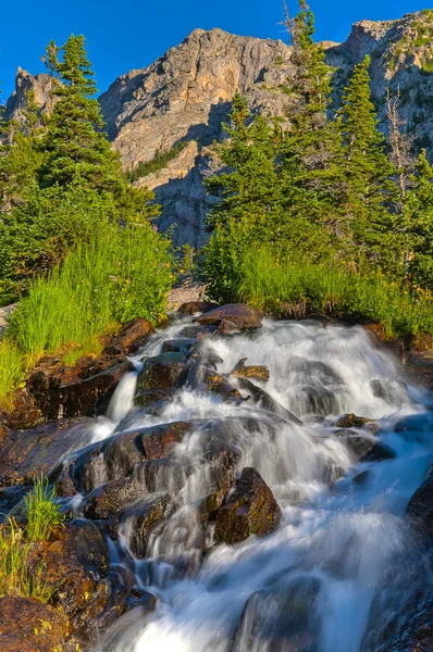 Wunderschöner Wasserfall — Stockfoto