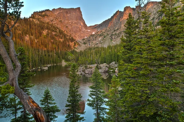 Dream Lake ao nascer do sol — Fotografia de Stock