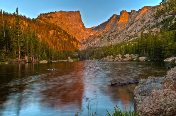 Lac de rêve au lever du soleil — Photo