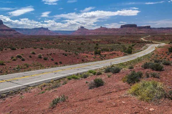 Scenic UT-211 toward Needles District — Stock Photo, Image