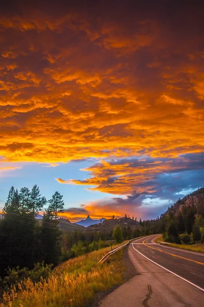 Bouřlivá obloha při západu slunce — Stock fotografie