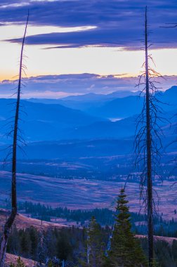 Dağlarda gün doğumu