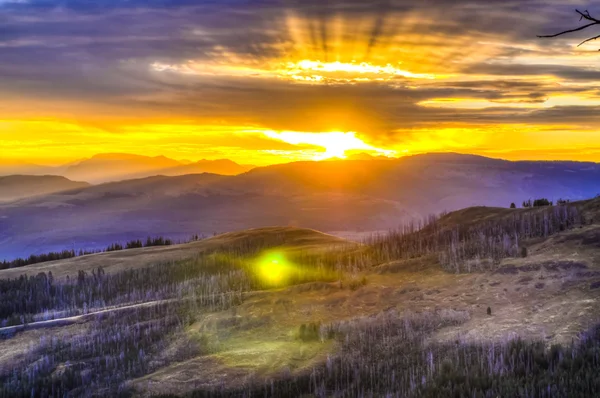 Nascer do sol nas montanhas — Fotografia de Stock