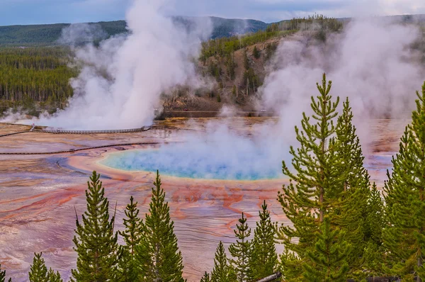 Grand prismatic Gejzer z góry — Zdjęcie stockowe