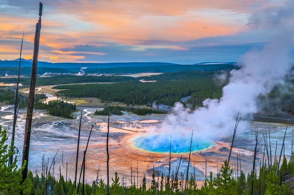 Grand prismatic Gejzer z góry — Zdjęcie stockowe