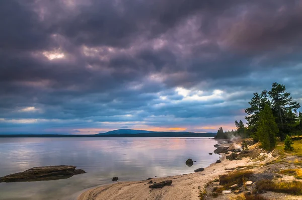 Lakeshore Geyser - West Thumb Basin Yellowstone — Stok Foto