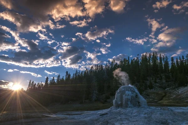 Geyser estrela solitária — Fotografia de Stock