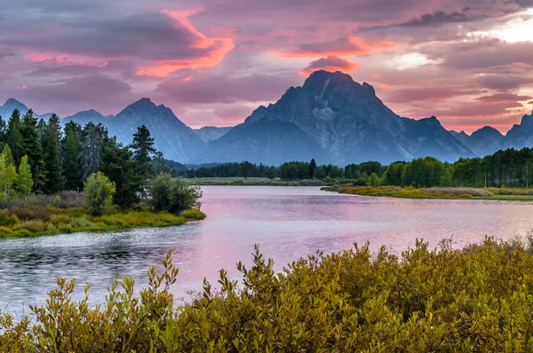 Güzel günbatımında tetons vermek — Stok fotoğraf