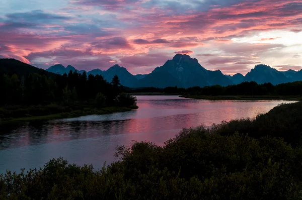 Krásný západ slunce na udělení tetons — Stock fotografie