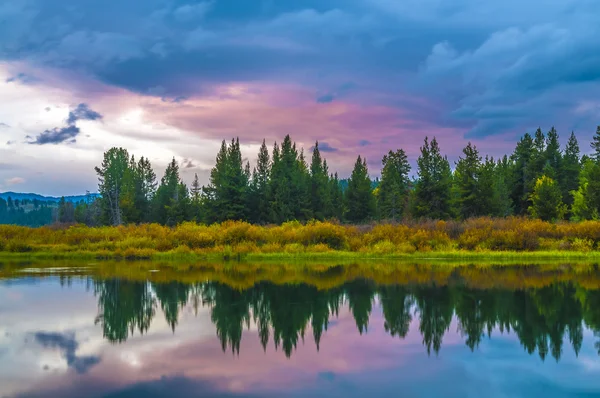 Hermoso amanecer en el Parque Nacional Grant Teton — Foto de Stock