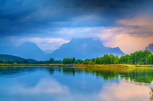 Hermoso amanecer en el Parque Nacional Grant Teton —  Fotos de Stock