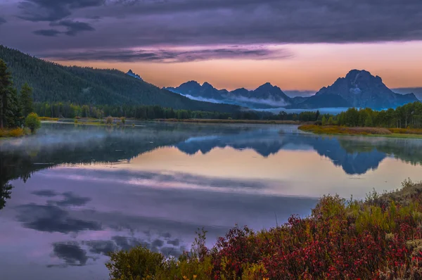 Grand teton odraz při východu slunce — Stock fotografie