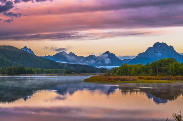 Grand Teton Reflexão ao nascer do sol — Fotografia de Stock