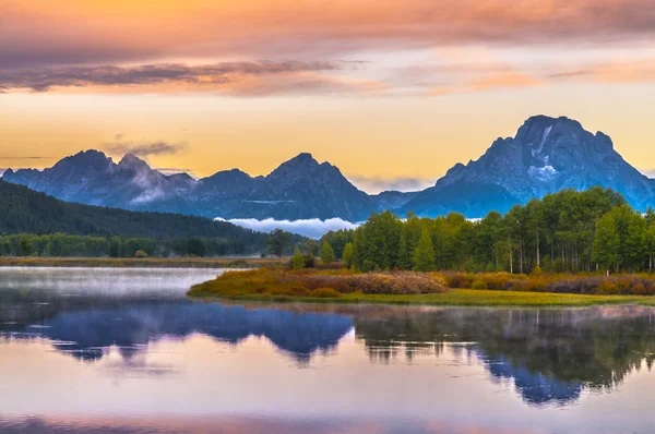 Große Tetonreflexion bei Sonnenaufgang — Stockfoto