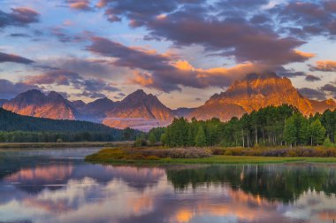 Dağlarda güzel bir gün doğumu