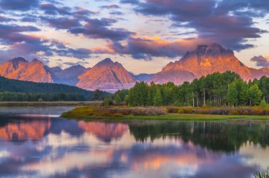 Dağlarda güzel bir gün doğumu