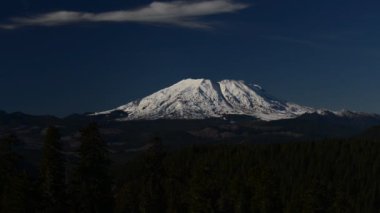 yüksek zoom Aziz Helen Dağı üzerinde bir günde