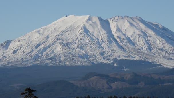 Vysoké rozlišení zoom na mount st. helens za jasného dne — Stock video