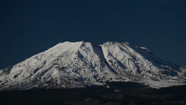 High Def zoom on Mount St. Helens on a clear day — Stock Video