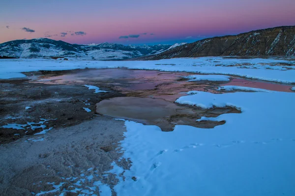 Paisagem de Inverno de Yellowstone ao pôr do sol — Fotografia de Stock