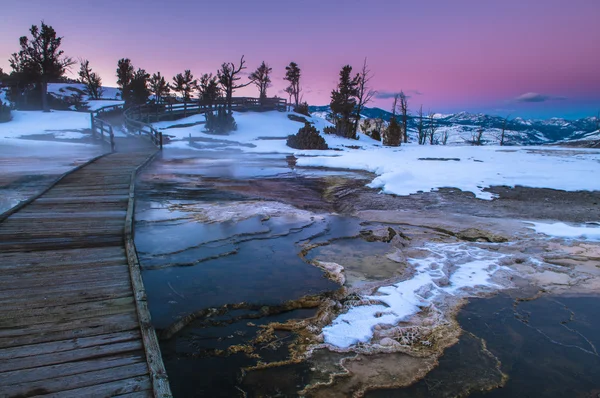 Paisagem de Inverno de Yellowstone ao pôr do sol — Fotografia de Stock