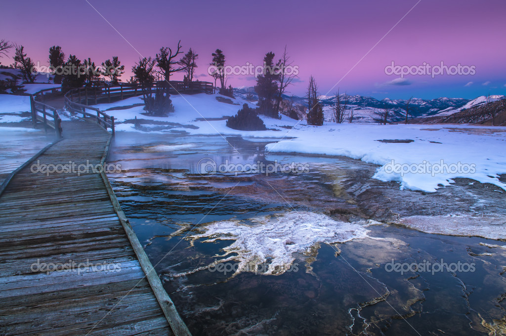 Paysage Dhiver Dyellowstone Au Coucher Du Soleil