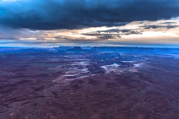 Green river kijken bij zonsondergang — Stockfoto