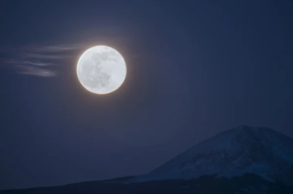 La sal berg med stora moon - utah — Stockfoto