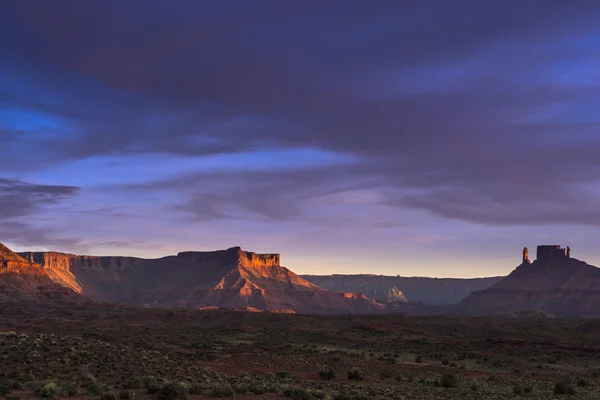 Zamek doliny na zachodzie słońca, moab utah tras 128 — Zdjęcie stockowe