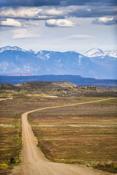 Route vers les montagnes — Photo