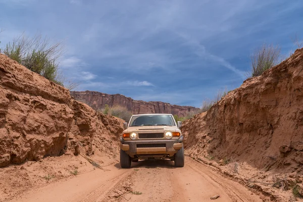 Off road vehicle in the canyon — Stock Photo, Image