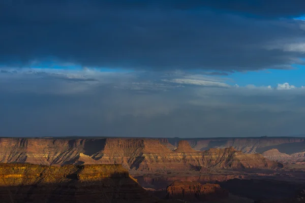 Beau coucher de soleil près de la pointe Marlboro Canyonlands Utah — Photo