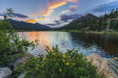 Lilly göl günbatımı - colorado at 