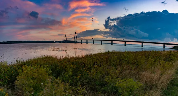 サウスファロ橋を渡って嵐の音 日没後 — ストック写真
