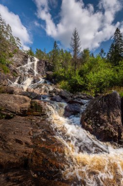 Elgafossen - İsveç ile Norveç arasında Elja Nehri üzerinde yer alan Algafallet Şelalesi